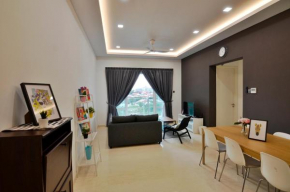 Comfy 2BR TriTower Suite next to JB CIQ, JBCC & Capri